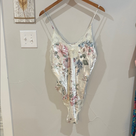 Vintage Floral Lace Romper - Cream and Pink - Picture 1 of 4